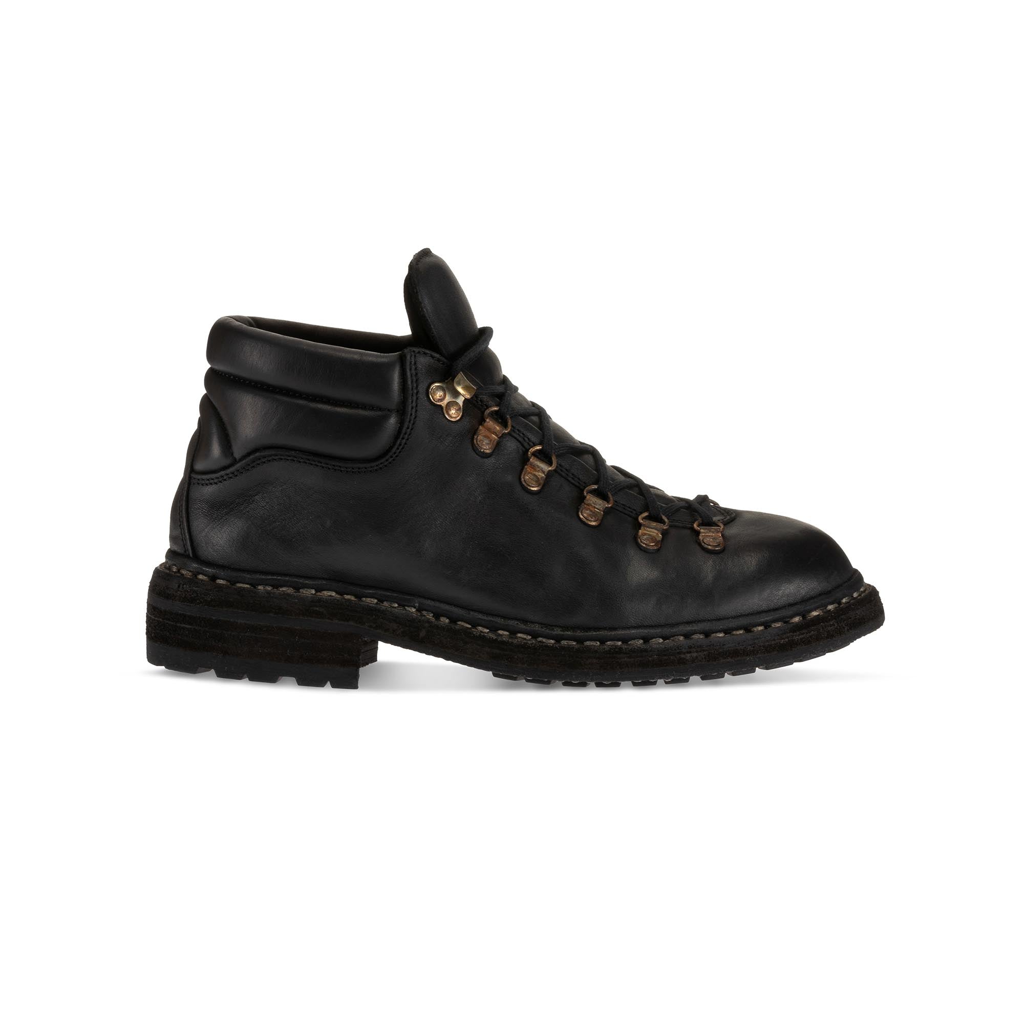 HIKING BOOTS – GUIDI