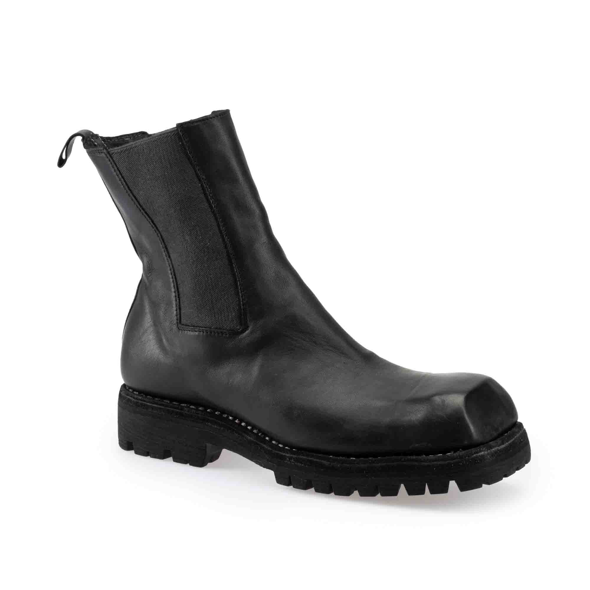 CHELSEA BOOTS